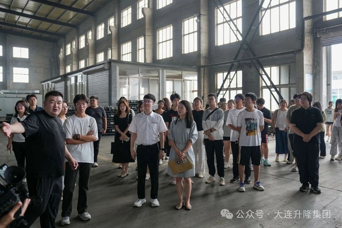 瓦房店团市委领导和在校学子到大连升隆参观交流